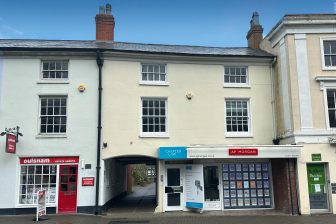 Property with estate agents as tenants be sold at auction