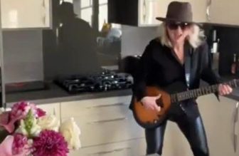 Singing estate agent makes music video to help sell house